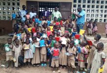 Est-Mono/ Pourowa Karouwé du parti UNIR fait un don de fournitures scolaires aux établissements