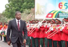 Célébration des 65 ans de l’indépendance du Togo : le chef de l’Etat préside un impressionnant défilé militaire et civil