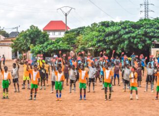 Un gala de football mobilise plus de 1000 personnes pour dire NON aux fossiles et dénoncer TotalEnergies au Togo