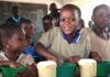 TOGO : Grâce aux cantines scolaires, des milliers d’enfants reçoivent chaque jour un repas chaud