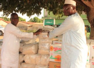 Ramadan : l’honorable Esso-Wavana Ahmed Adoyi offre des vivres à près de 500 familles démunies à Tchaoudjo